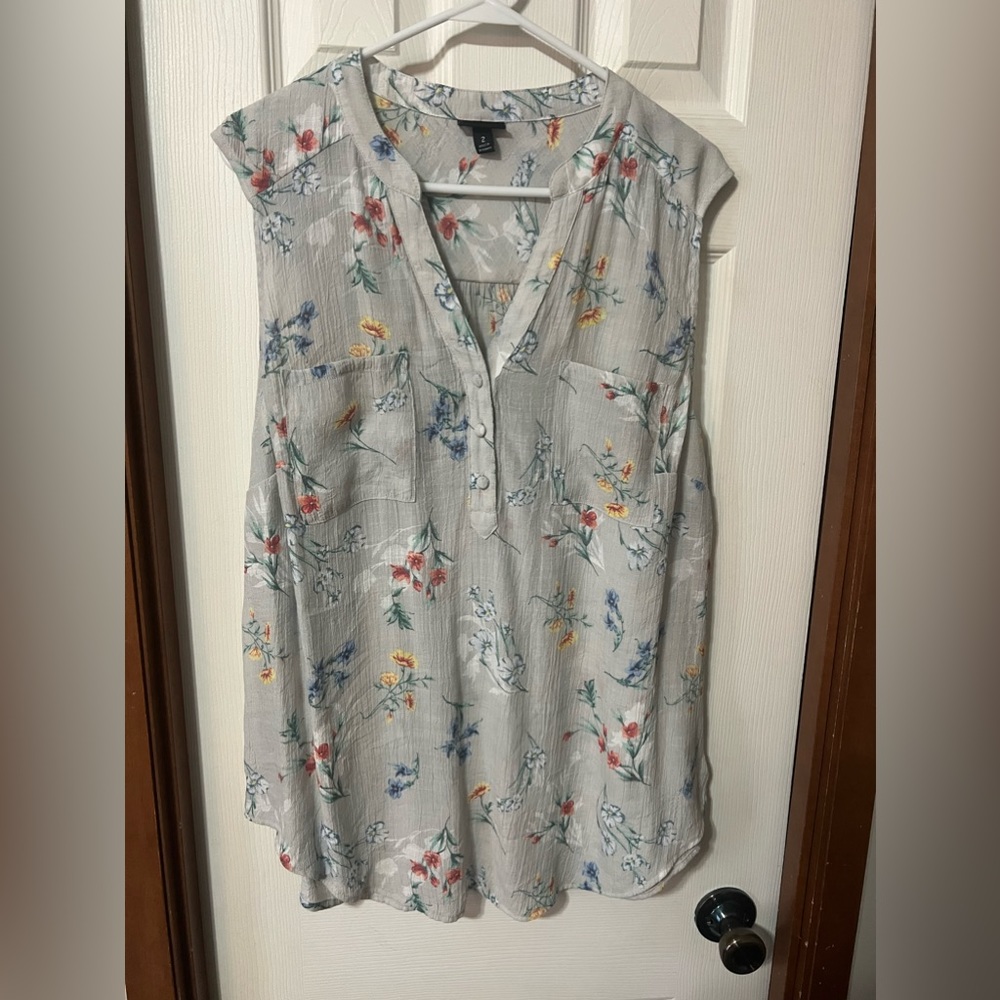 Floral Sleeveless Button-up, Torrid